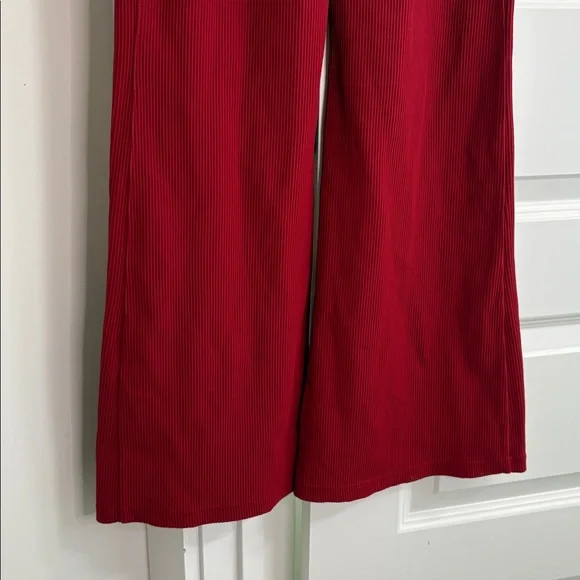 ATHLETA salutation stash ribbed flare in candy red size medium workout gym - Picture 7 of 10